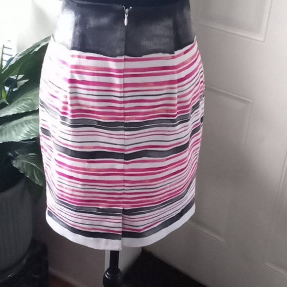 2️⃣4️⃣ Skirt - Picture 3 of 7